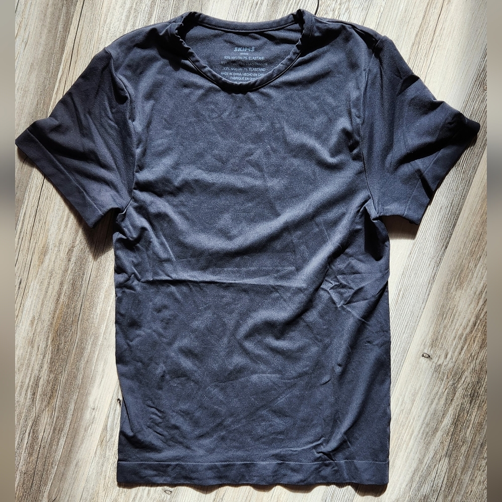 SKIMS black seamless tshirt size M